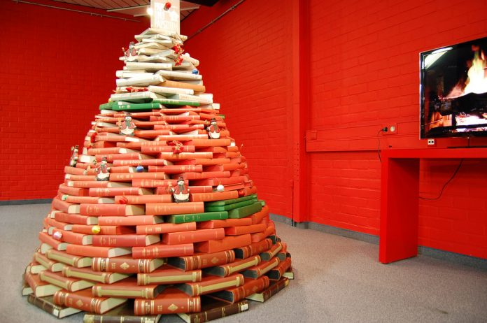 DIY Karácsonyfa az irodalom remekeiből