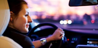 Egy női sofőr jobban figyel a biztonságra