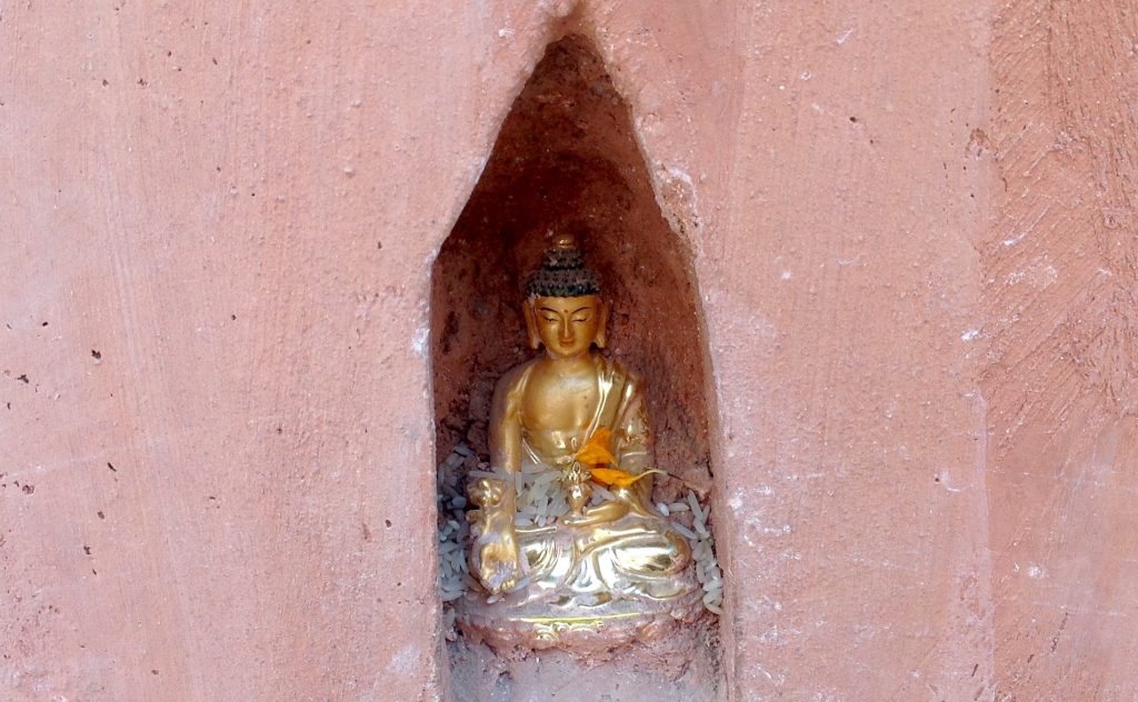 Kicsi Buddha a falban (szerző felvétele)