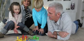 A társasjáték az unokákkal is élvezetes lehet