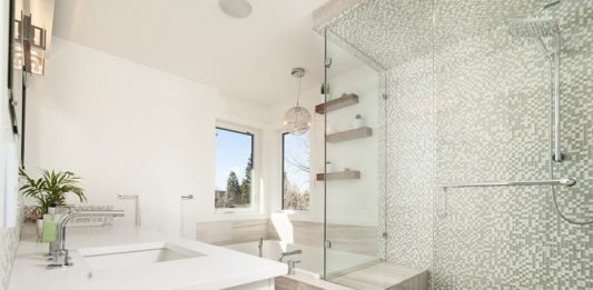 A fürdőszoba dekoráció feldobja a mosdó hangulatát